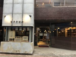 Read more about the article ネット書店が当たり前だからこそ　ひらく本屋東文堂本店